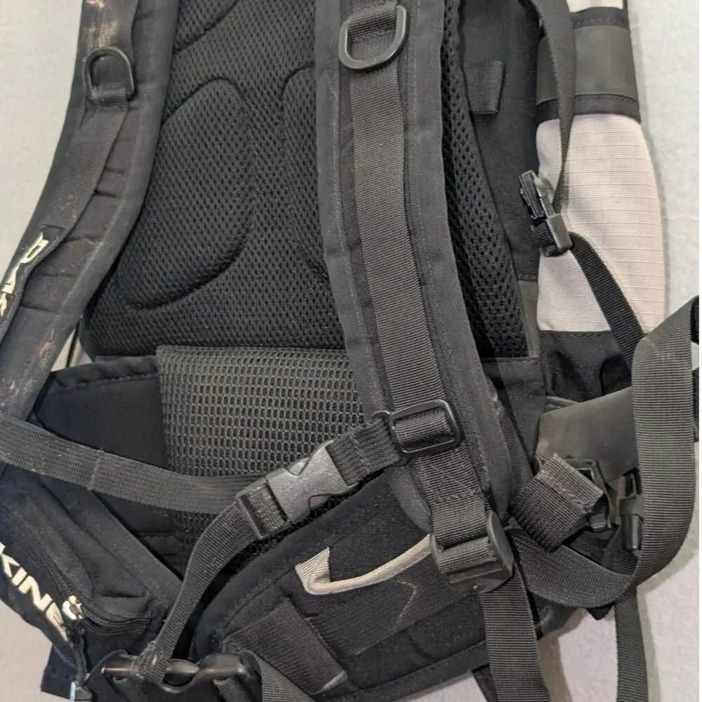 DAKINE Heli Pro Day Pack Ski or Snowboard Backpack Red Black EUC